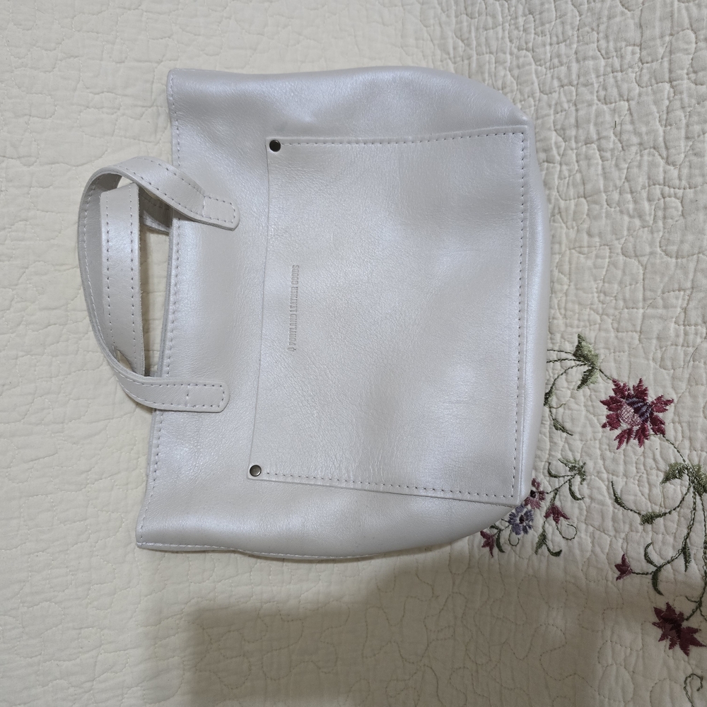 Portland Leather, Pearl, Mini Zip Croasbody. Bnnu